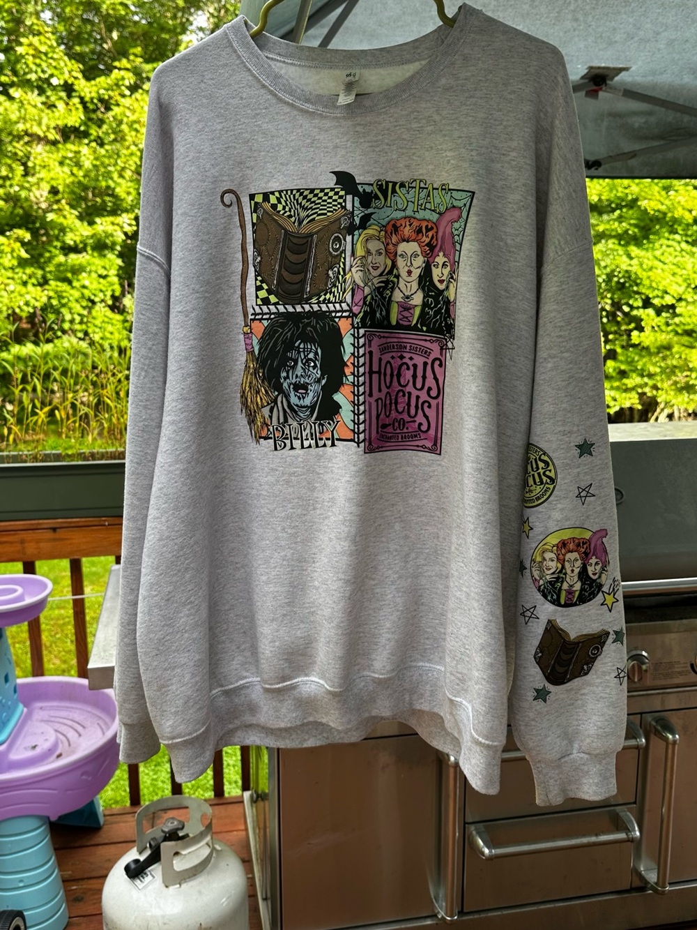 Jerzees Light Gray Hocus Pocus Graphic Crewneck Sweatshirt